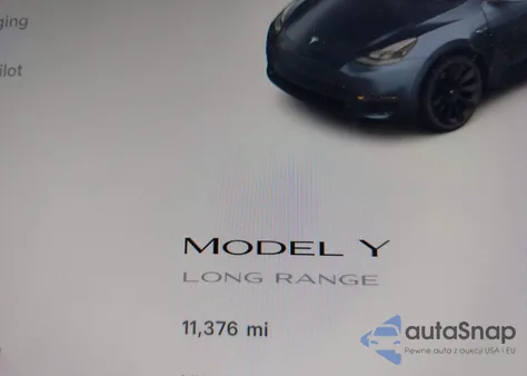 2024 Tesla Model Y Long Range Dual Motor All-Wheel Drive/Rwd z USA, uszkodzony, nr VIN 7SAYGDED7RA324921